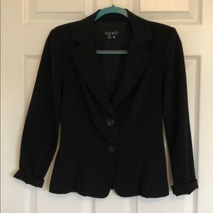3/4 sleeve black Women’s blazer w/ shoulder pads